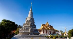 Emirates to restart daily Phnom Penh services via Singapore