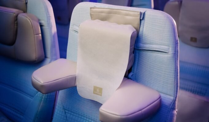 Emirates Unveils World-First U-Dream Headrest for Economy Class Emirates Unveils World-First U-Dream Headrest for Economy Class