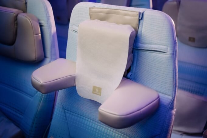 Emirates Unveils World-First U-Dream Headrest for Economy Class Emirates Unveils World-First U-Dream Headrest for Economy Class