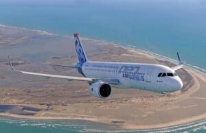 Airbus Races to Outpace Boeing as A320neo Backlog Piles Up Airbus Races to Outpace Boeing as A320neo Backlog Piles Up